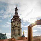 Renesanční věž ukrývá 3. největší zvon v České republice. Jmenuje se Augustin, je 169 cm vysoký a má průměr 2,06 m. Svůj název Bílá věž dostala podle zářivé barvy hořického pískovce, ze kterého je zhotovená.

