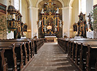 Interiér kostela. V interiéru je umístěn údajně nejstarší zvon na Broumovsku – pochází z r. 1600. Na hlavním oltáři je obraz od Felixe Antonína Schefflera, znázorňující zjevení sv. archanděla Michaela na hoře Gargano.

