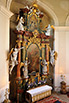 Hlavní oltář. Na hlavním oltáři je obraz od Felixe Antonína Schefflera, znázorňující zjevení sv. archanděla Michaela na hoře Gargano.

