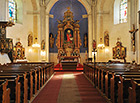 Interiér. Oltář kostela byl v roce 1998 doplněn novým obrazem sv. Jakuba Většího od malíře Vjaceslava Iljašenka.

