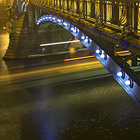 S délkou 169 m nejkratší pražský most přes řeku Vltavu a největší secesní most v ČR. Pro svou uměleckou výzdobu a kvalitní provedení je chráněn jako technická památka. Okraje mostních oblouků v noci rozzařuje 200 žárovek.

