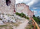 Děvičky - dělostřelecká bašta a jádro hradu od jihozápadu.