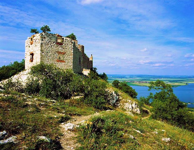 Zřícenina skalního hradu Děvičky, Pálava