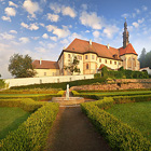 Kadaňský klášter s komunitou řeholníků existoval v letech 1473–1950 a dnes je nejstarším poutním místem Čtrnácti sv. Pomocníků na našem území. V klášteře sídlí městské muzeum a provozuje zde prohlídkové okruhy. Národní kulturní památka.


