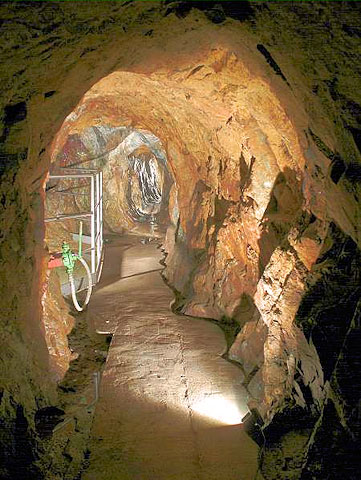 Historický důl Kovárna - důlní chodba, Krkonoše