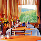 Hotel Emerich – restaurace s výhledem na Krkonoše.