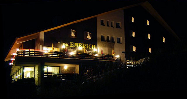Hotel Emerich v noci, Pec pod Sněžkou | Krkonoše