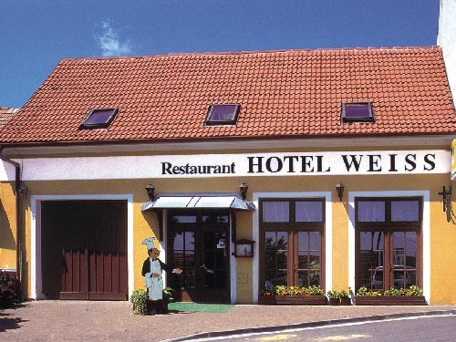Hotel Weiss - vstup z ulice
