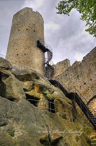 Hrad Frýdštejn – hlavní hradní věž | Český ráj
