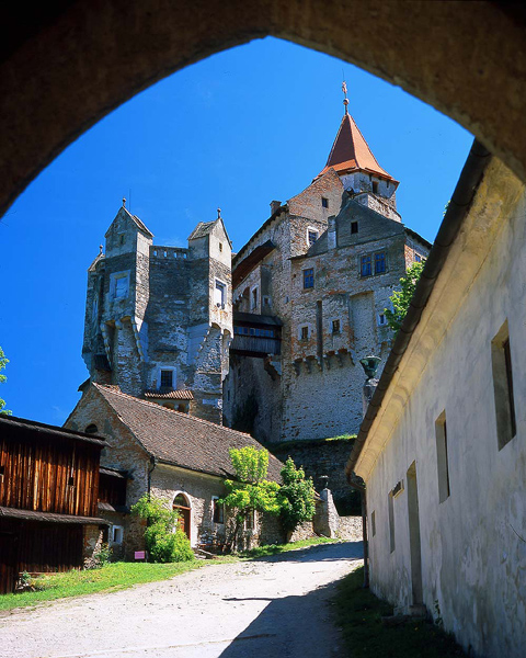 Hrad Pernštejn | mramorový hrad ze 16. století