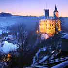 Tzv. růžový hrad ze 13. stol. představuje nejstarší sídlo Rožmberků. Dolní hrad byl původně naprojektován jako zmenšenina krumlovského zámku. Údajně se tu zjevuje naše nejslavnější bílá paní, Perchta z Rožmberka.

