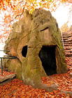 Skalní hrad Vranov-Pantheon – umělá kamenná jeskyně.