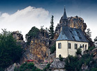 S délkou téměř 400 m nejdelší a nejkomplikovanější zřícenina skalního hradu v ČR. Nachází se na strmém skalním útesu při pravém břehu řeky Jizery v obci Malá Skála v CHKO Český ráj.

