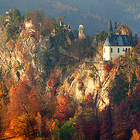 S délkou téměř 400 m nejdelší a nejkomplikovanější zřícenina skalního hradu v ČR. Nachází se na strmém skalním útesu při pravém břehu řeky Jizery v obci Malá Skála v CHKO Český ráj.


