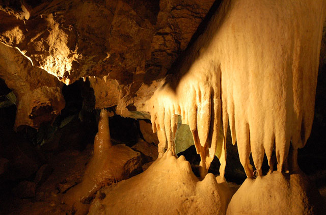 Krápníková výzdoba v Jeskyních Na Pomezí