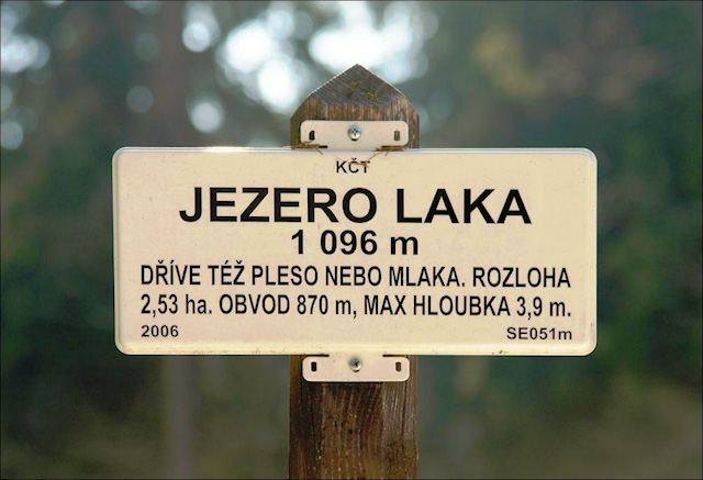 Jezero Laka, Šumava - turistická tabulka u jezera