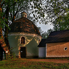 Kaple byla postavená v r. 1826 jako rodinná hrobka Hoffmanů, tehdejších majitelů panství. V současnosti je kaple využívána jako smuteční síň. Márnice vedle kaple pochází z r. 1820.

