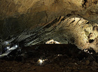 Stalagmity. V Kateřinské jeskyni uvidíte největší veřejnosti přístupný podzemní dóm v ČR a pozoruhodný Bambusový lesík (na fotce) ze vzácných hůlkových krápníků. Dóm má vynikající akustiku a občas se v něm pořádají koncerty.


