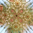 Klášter je jedinečný hlavně pro barokně gotický kostel stavitele Santiniho Aichla. A jak už je u Santiniho staveb zvykem, i zde se objevují magické číselné symboly v podobě geometrických obrazců.


