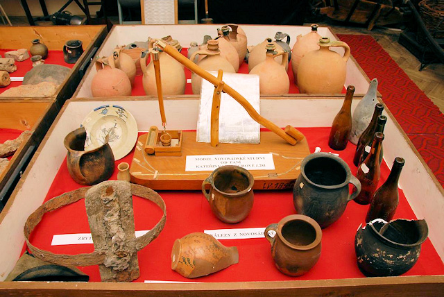 Muzeum Velké Bílovice - model Novosádské studny a nálezy