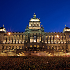 Národní muzeum dominuje Václavskému náměstí. Bylo postaveno v letech 1885–1890 a je typickou ukázkou české novorenesance.


