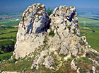Naučná stezka Děvín - hlavní věž skalního útvaru Trůn.