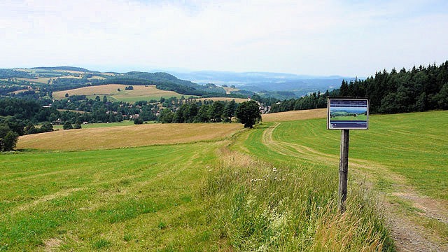 Panoramatický výhled na Olešnici a Krkonoše