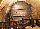 Obří sud ve vinařské expozici Regionálního muzea v Mikulově.