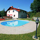 Penzion Loktuše – zahrada s bazénem | Mírová pod Kozákovem.