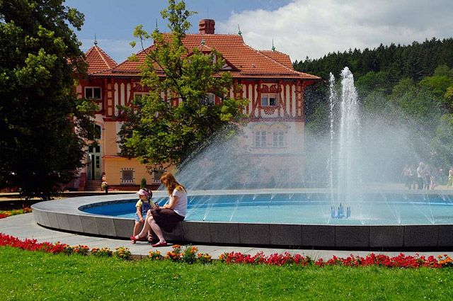 Jurkovičův dům s fontánou, Luhačovice | Bílé Karpaty