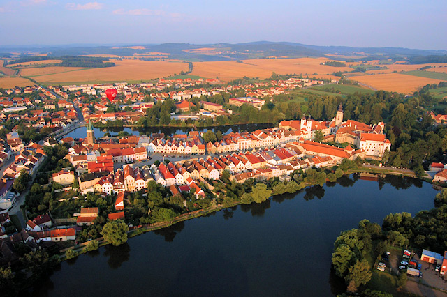 Telč a Štěpnický rybník - letecký pohled