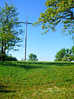 Kříž na Žerotíně je viditelný již z velké dálky a je tak významným orientačním bodem. Na vrcholu, poblíž kaple, je vyhlášena přírodní památka Žerotín, představující zachovalý zbytek bělokarpatské lesostepní květeny se šípákovou doubravou.

