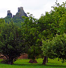 Zřícenina gotického hradu Trosky se vypíná na dvou výrazných čedičových sucích u obce Rovensko pod Troskami. Hrad je svým vklíněním do sopečných vrcholů zcela unikátní, podobné hrady se nacházejí nejblíže až ve Francii.

