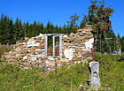Ruina původního domku v zaniklé osadě Bučina, Šumava.