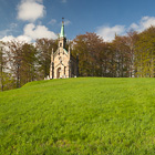 Rodinná hrobka Riedlů je novorománsko-gotická kaple s kryptou. Nechal ji v letech 1889–1890 postavit Josef Riedel mladší, majitel skláren v Desné pro svého otce.

