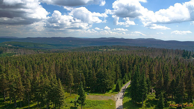 Panoramatický výhled z rozhledny Poledník na Šumavě