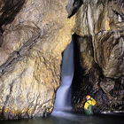 Podzemní vodopád. Rudické propadání je společně s jeskyní Býčí skála 2. nejdelší jeskynní systém v ČR. Jedovnický potok se tu propadá do hloubky 90 m a vytváří největší podzemní vodopádovou kaskádu u nás. V podzemí se také nachází nejhlubší česká suchá propast a jeden z největších dómů.

