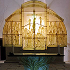 Skleněný oltář v kostele sv. Vintíře, Dobrá Voda u Hartmanic.