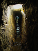 Důkladně promyšlené důlní dílo, které se budovalo od 13. do 16. stol. Sklepy s odvodňovacími kanály se táhnou pod historickým jádrem města – zmapovaná část podzemí měří přes 1 km.

