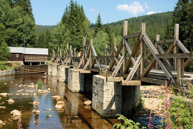 Hradlový most rechle u Modravy na Šumavě