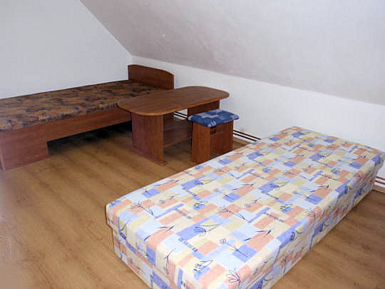 Podkrovní pokoj v ubytovně Zaron