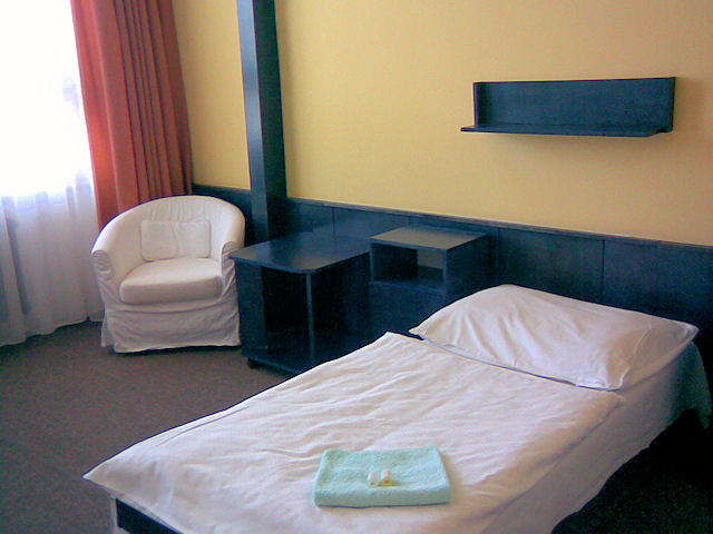 Unihotel - dvoulůžkový pokoj bez TV