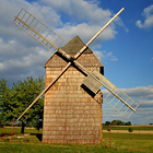 Dřevěný otočný mlýn německého typu, jehož větrné mlýnské kolo s průměrem 17,3 m je největší v České republice. Technická památka.

