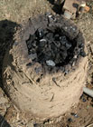 V peci se topilo především dřevěným uhlím, které se do ní střídavě přisypávalo spolu s předpraženou železnou rudou.

