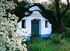 Malovaná kaplička v lokalitě Petrov-Plže, Bílé Karpaty.