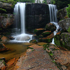 Jeden z nejkrásnějších vodopádů Jizerských hor. Měří 5 metrů a má dokonale svislý přepad. Leží v přírodní rezervaci Jedlový důl na říčce Jedlová,  která se tu prodírá přes četné balvany a vytváří jedinečnou kaskádu vodopádů a peřejí.

