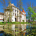 Vodní zámek Blatná na řece Lomnici.