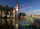 Vodní zámek Blatná na řece Lomnici.