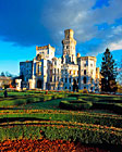 Zámek patří k nejvýznamnějším zámeckým areálům období romantismu ve střední Evropě. V letech 1840–1871 byl přestavěn po vzoru královského hradu Windsor v Anglii – 2. největšího obývaného hradu na světě!

