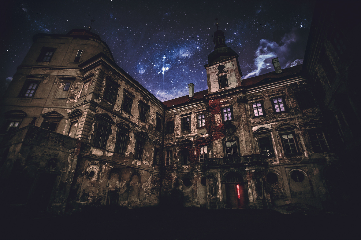 Zámek Jezeří v noci | Horní Jiřetín